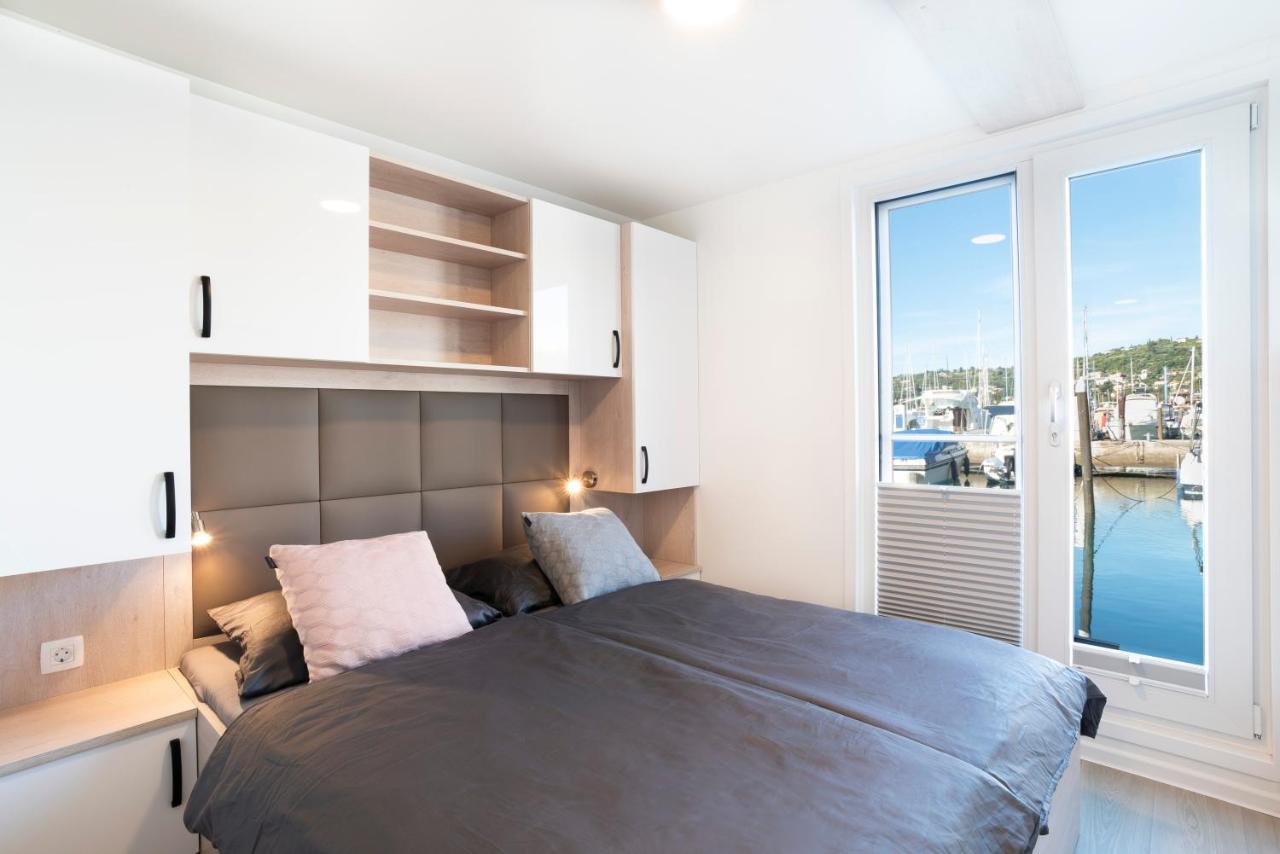 The Sea Lodges Novigrad - Bootshaus Floating Sea House Esterno foto