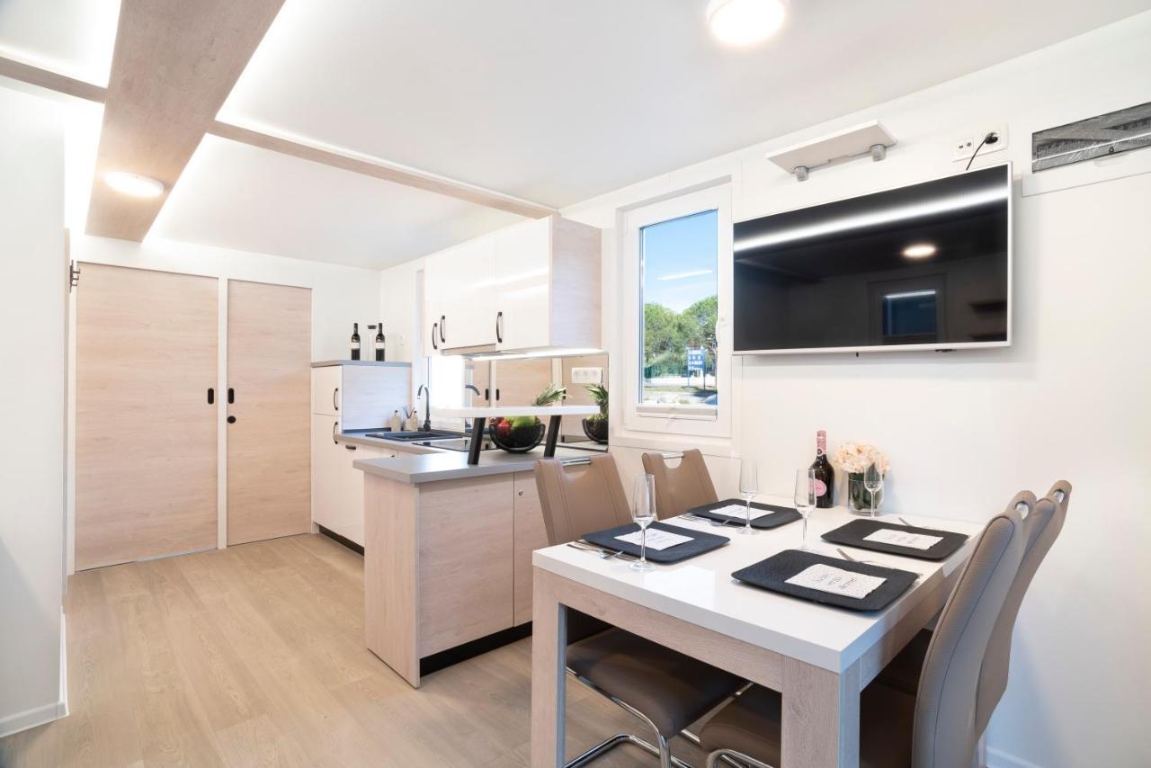 The Sea Lodges Novigrad - Bootshaus Floating Sea House Esterno foto