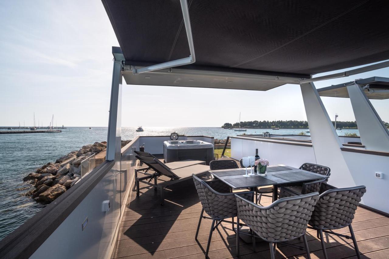 The Sea Lodges Novigrad - Bootshaus Floating Sea House Esterno foto