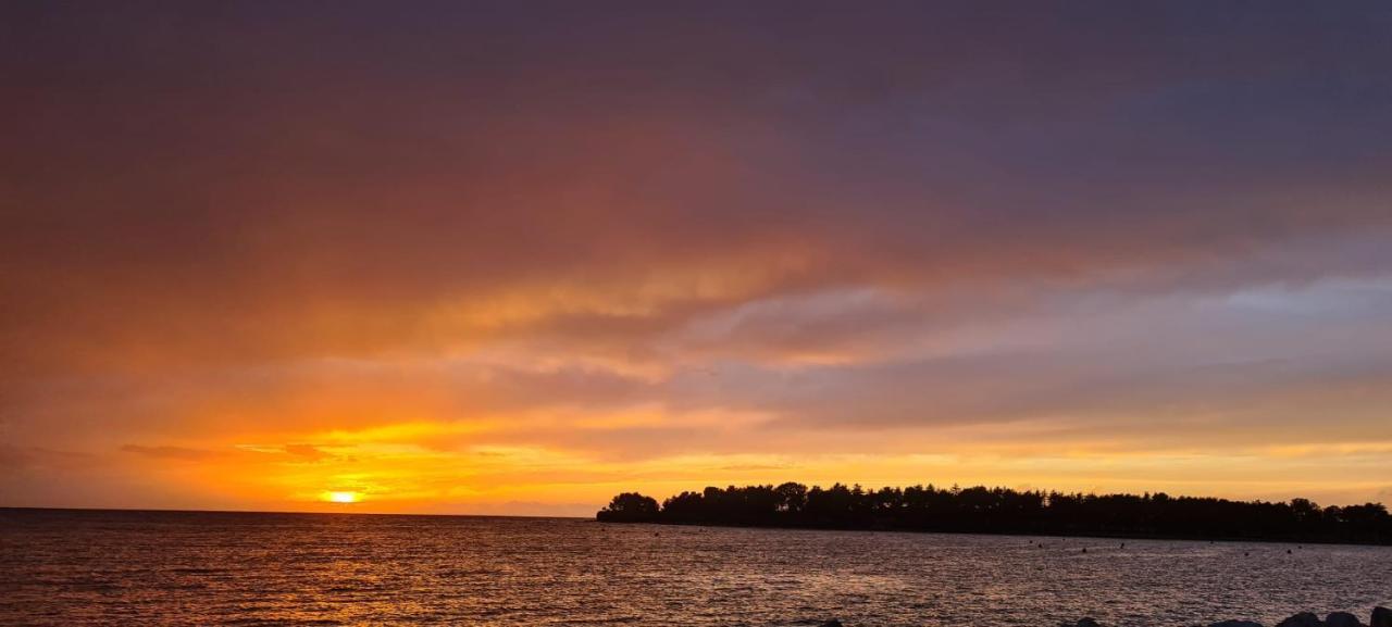 The Sea Lodges Novigrad - Bootshaus Floating Sea House Esterno foto