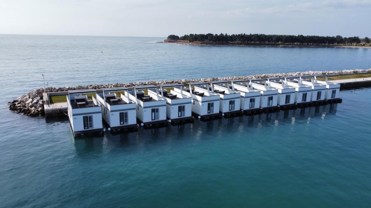 The Sea Lodges Novigrad - Bootshaus Floating Sea House Esterno foto