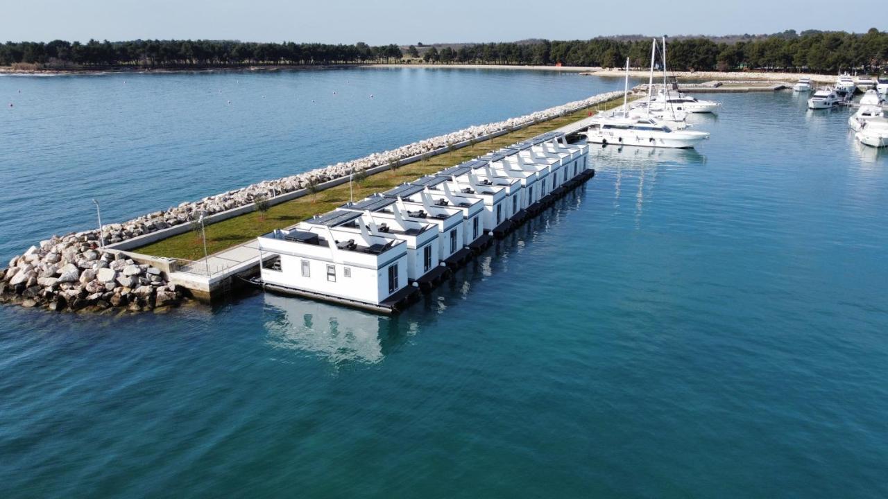 The Sea Lodges Novigrad - Bootshaus Floating Sea House Esterno foto