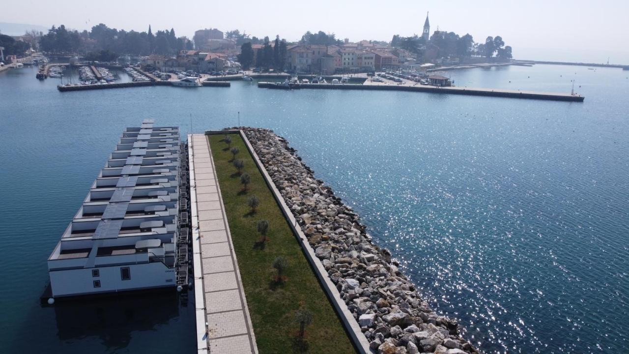 The Sea Lodges Novigrad - Bootshaus Floating Sea House Esterno foto
