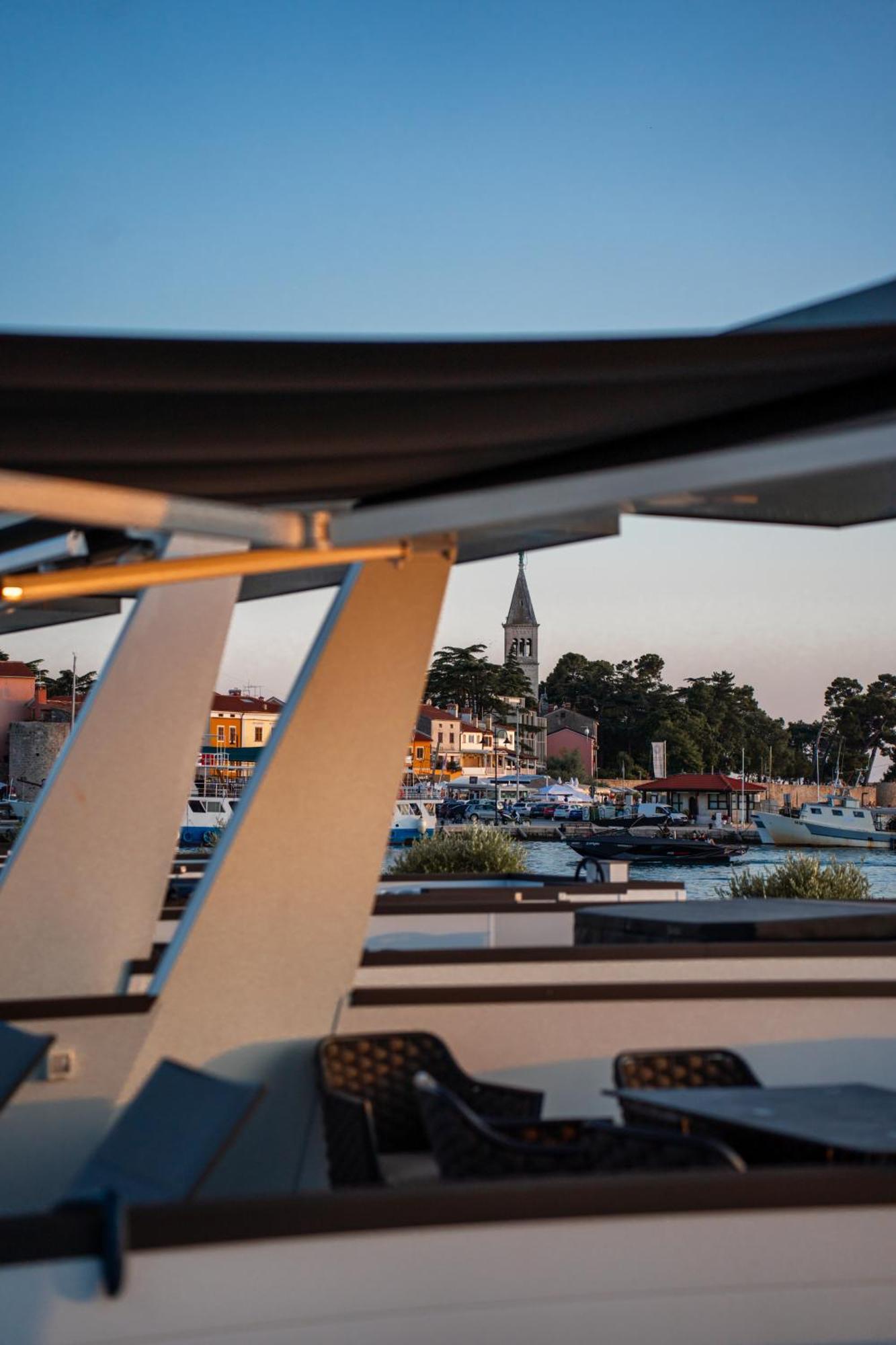 The Sea Lodges Novigrad - Bootshaus Floating Sea House Esterno foto
