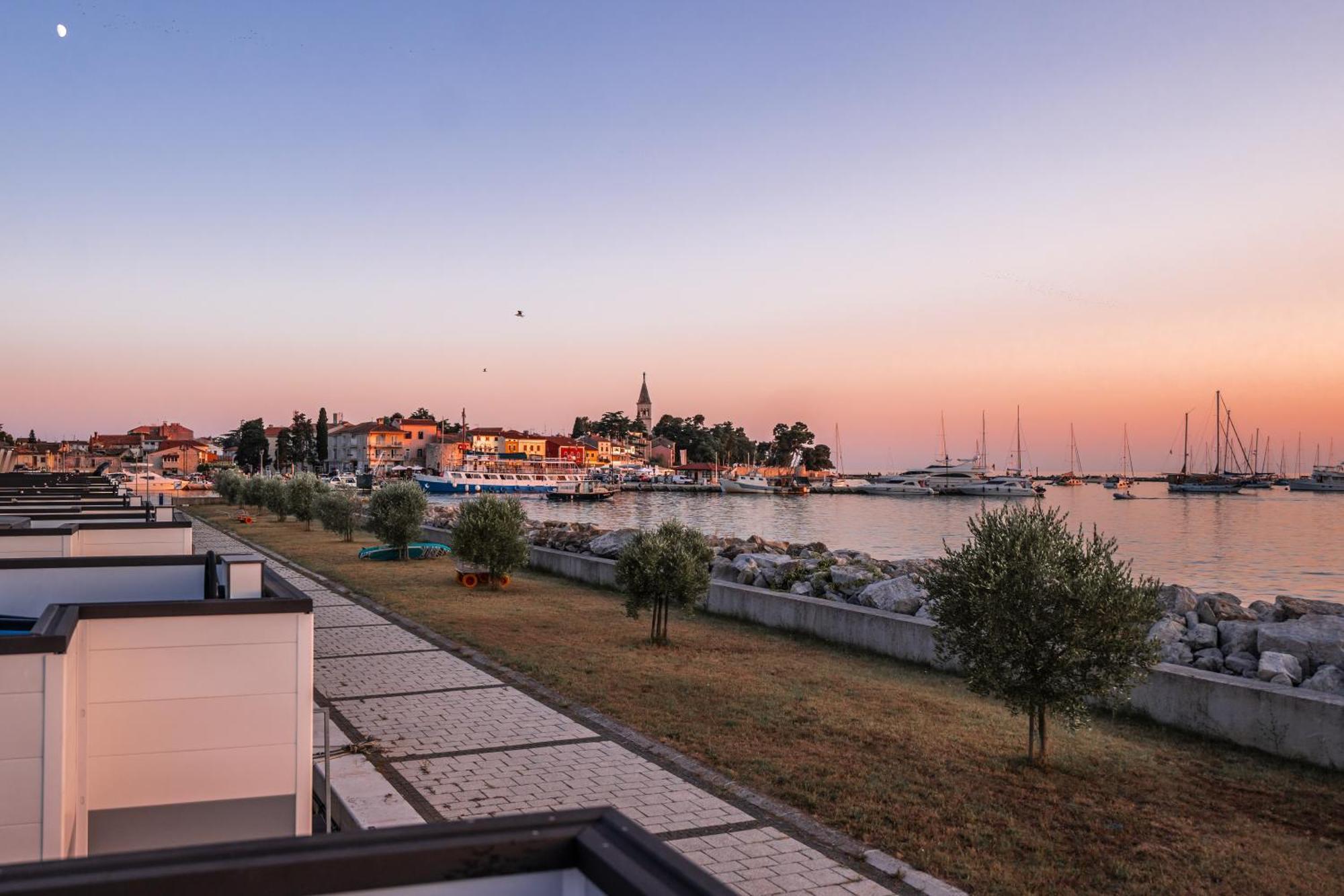 The Sea Lodges Novigrad - Bootshaus Floating Sea House Esterno foto
